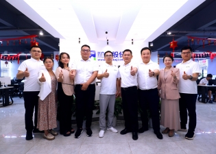 热烈欢迎黄梅县工商联领导一行莅临和奇股份指导工作